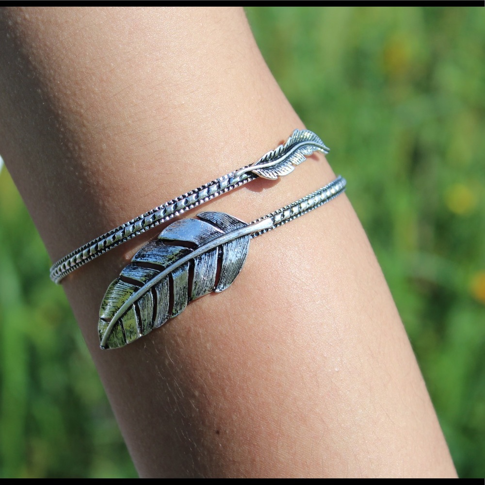 Feather silver arm band